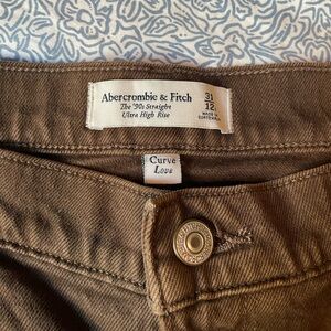 A&F Curve Love Ultra High Rise 90s Straight Jean